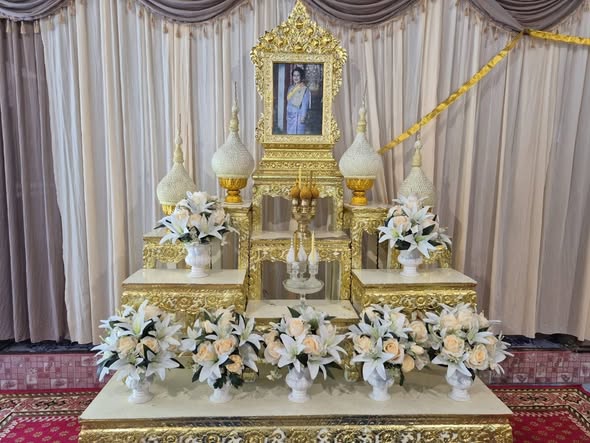 วันที่ 30 ตุลาคม 2568 นายภาคภูมิ ติณพันธ์ นายก อบต.สินปุน มอบหมาย พนักงานส่วนตำบลสินปุนร่วมพิธีบำเพ็ญกุศลแด่สมเด็จพระนางเจ้าสิริกิติ์ พระบรมราชินีนาถ พระบรมราชชนนี พันปีหลวง ในวาระครบ 7 วัน (สัตตมวาร) จัดโดยอำเภอพระแสง ณ วัดควนนิยมราษฎร์รังสฤษฏ์ ม.8 ต.สินปุน อ.พระแสง
ขอบพระคุณข้อมูลจาก นางสาวสุชานาฎ อ่องบุญ/นายประเสริฐ สม้อ นางสาวกัญญา นุราช